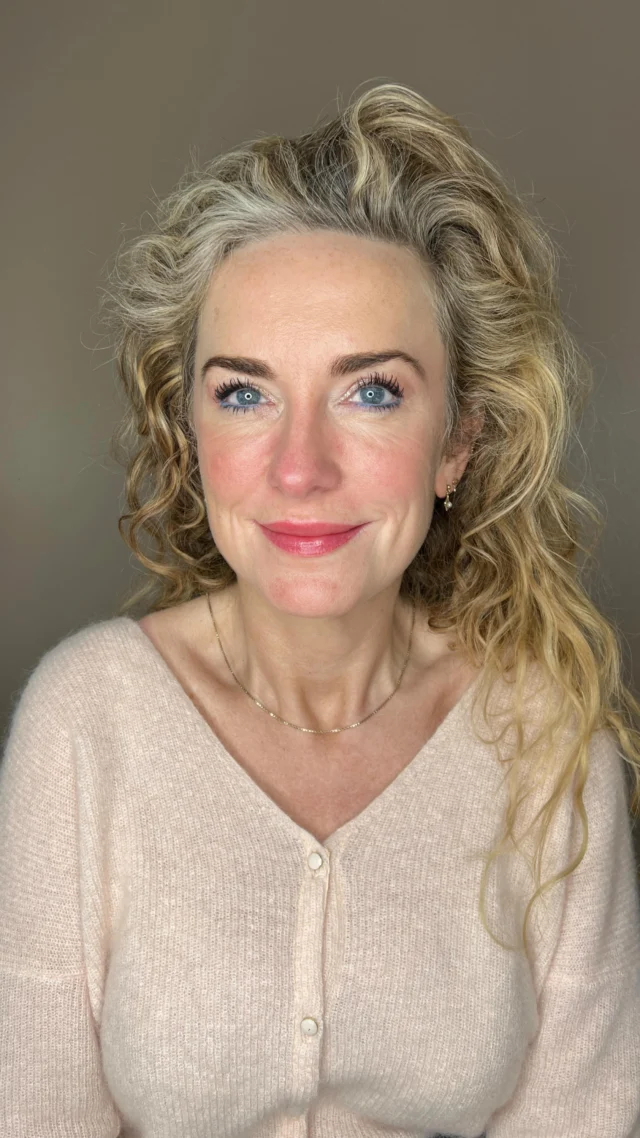 Denne video er til alle kunder, der tror, at deres læber er for små til permanent makeup 😊.

Ja, det kan faktisk ske, at læberne er så små, at det ikke giver mening at lave permanent makeup. Men læber som dem i videoen er helt naturlige og smukke – de passer perfekt til ansigtet og harmonerer med helheden 💋.

Det eneste, de manglede, var lidt farve – og det har vi nu rettet op på! ✨
#læberpmu #pmulæber #pmulæberdanmark #pmu