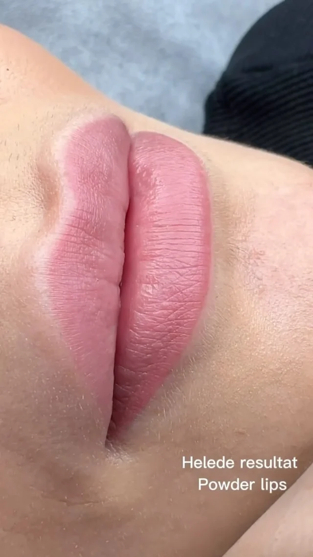✨ Giv dine læber farven tilbage – blidt, naturligt og langtidsholdbart! ✨

Hvis dine læber med årene har mistet deres naturlige farve og tydelige kontur, kan permanent makeup til læberne give dem friskhed og udtryk tilbage.

💋 Glem alt om daglig læbestift
💋 Ingen udtværede konturer
💋 Kun en naturlig, levende nuance, der fremhæver din skønhed

Vi ændrer dig ikke – vi fremhæver blot det, naturen allerede har givet dig.
Perfekt løsning, hvis du gerne vil:

🔹 genoprette tabt farve
🔹 rette formen til
🔹 tilføje en frisk farve til hver dag

Book en konsultation – og start din dag med et smil, ikke med makeup 💄
📩 Skriv i DM for booking og spørgsmål.

#permanentmakeuplæber #læberudenlæbestift #naturligskønhed #permanentmakeup #læber